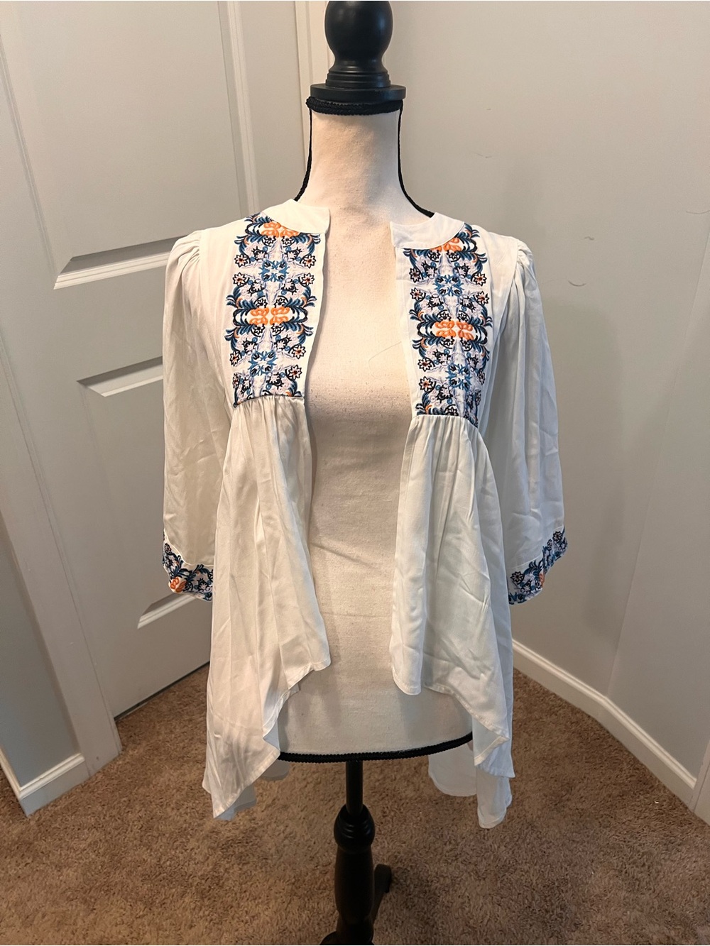 Chelsea & Violet Embroidered Boho Open Front Cardigan – White | NWT